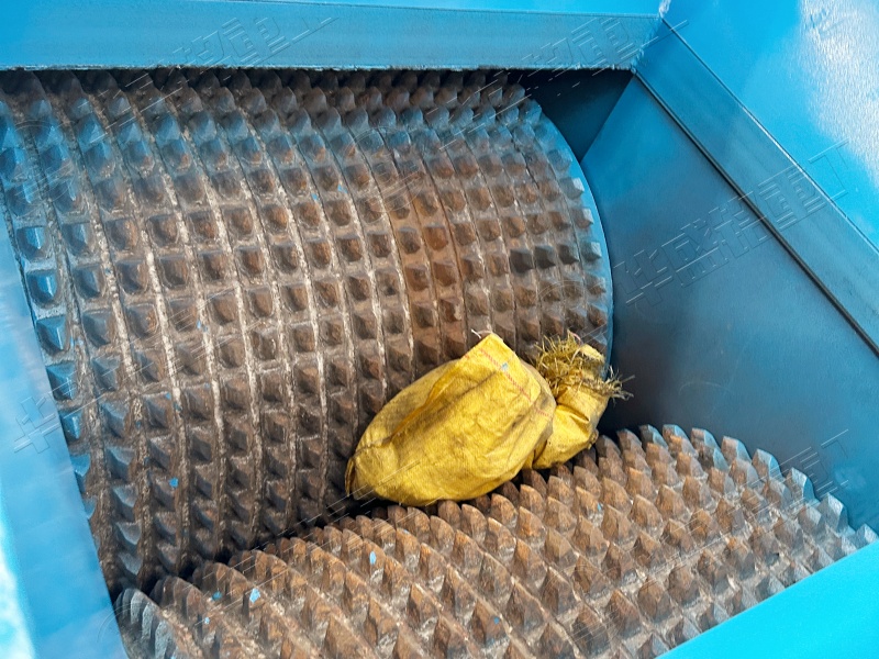 結(jié)塊物料破碎機(jī) 輥齒細(xì)節(jié) 結(jié)塊物料破碎機(jī) 輥齒細(xì)節(jié)